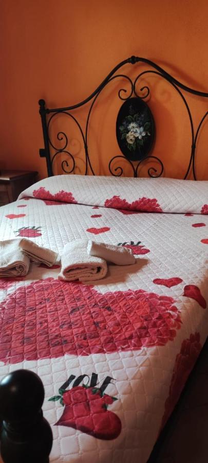 Notti Magiche Bed & Breakfast Castelvecchio Calvisio Eksteriør bilde
