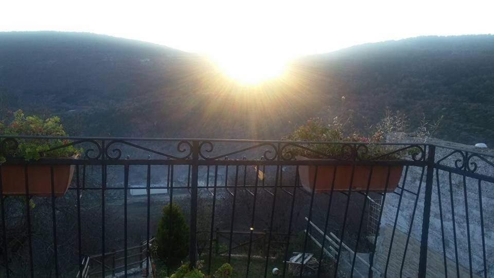 Notti Magiche Bed & Breakfast Castelvecchio Calvisio Eksteriør bilde